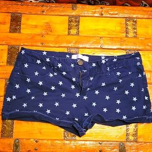 No boundaries blue & white star stretchy cotton shorts. Good condition. Size 17.